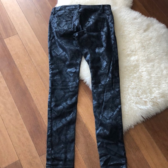 Black pattern pants 👖 - Picture 4 of 4